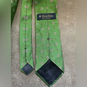 Brooks Brothers men’s 100% silk tie